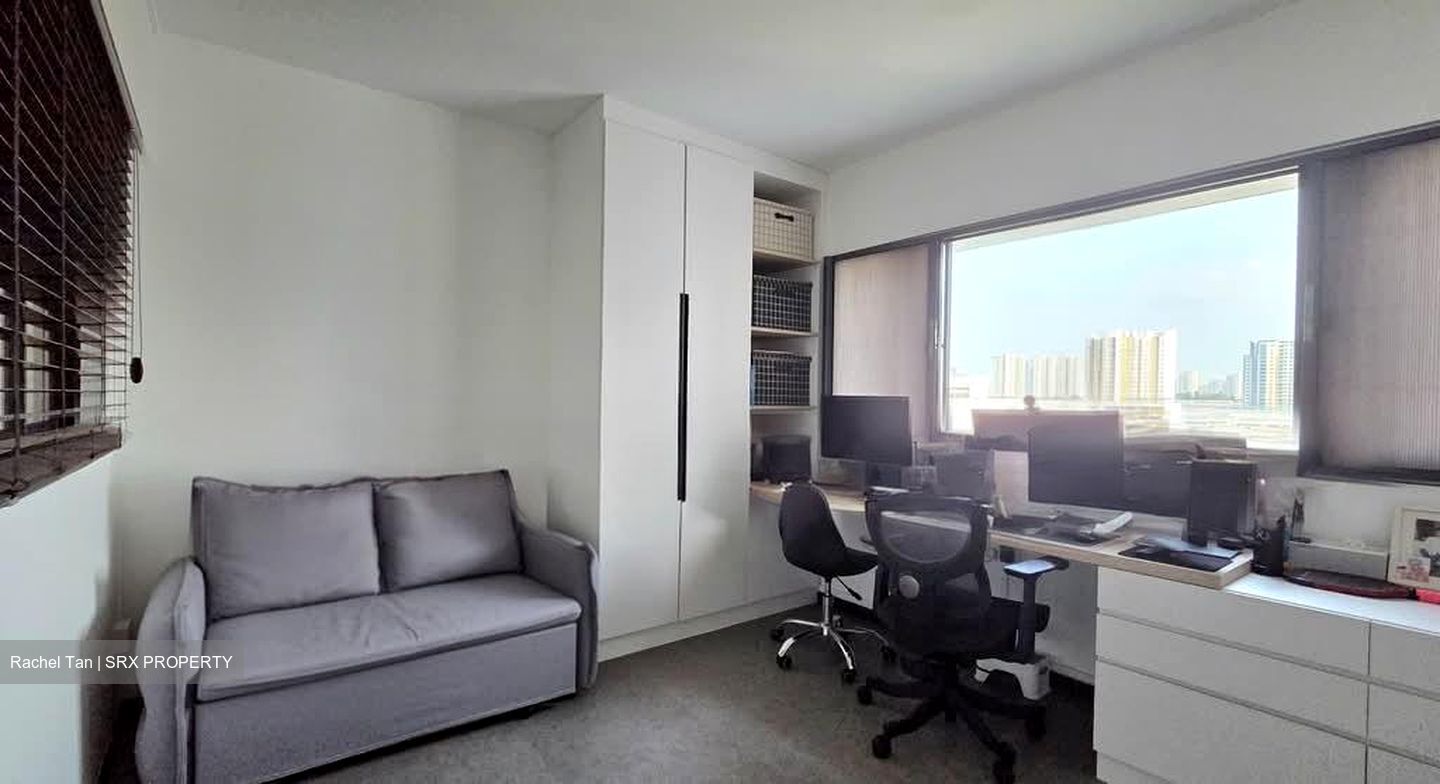 Blk 330 Bukit Batok Street 33 (Bukit Batok), HDB Executive #579723961